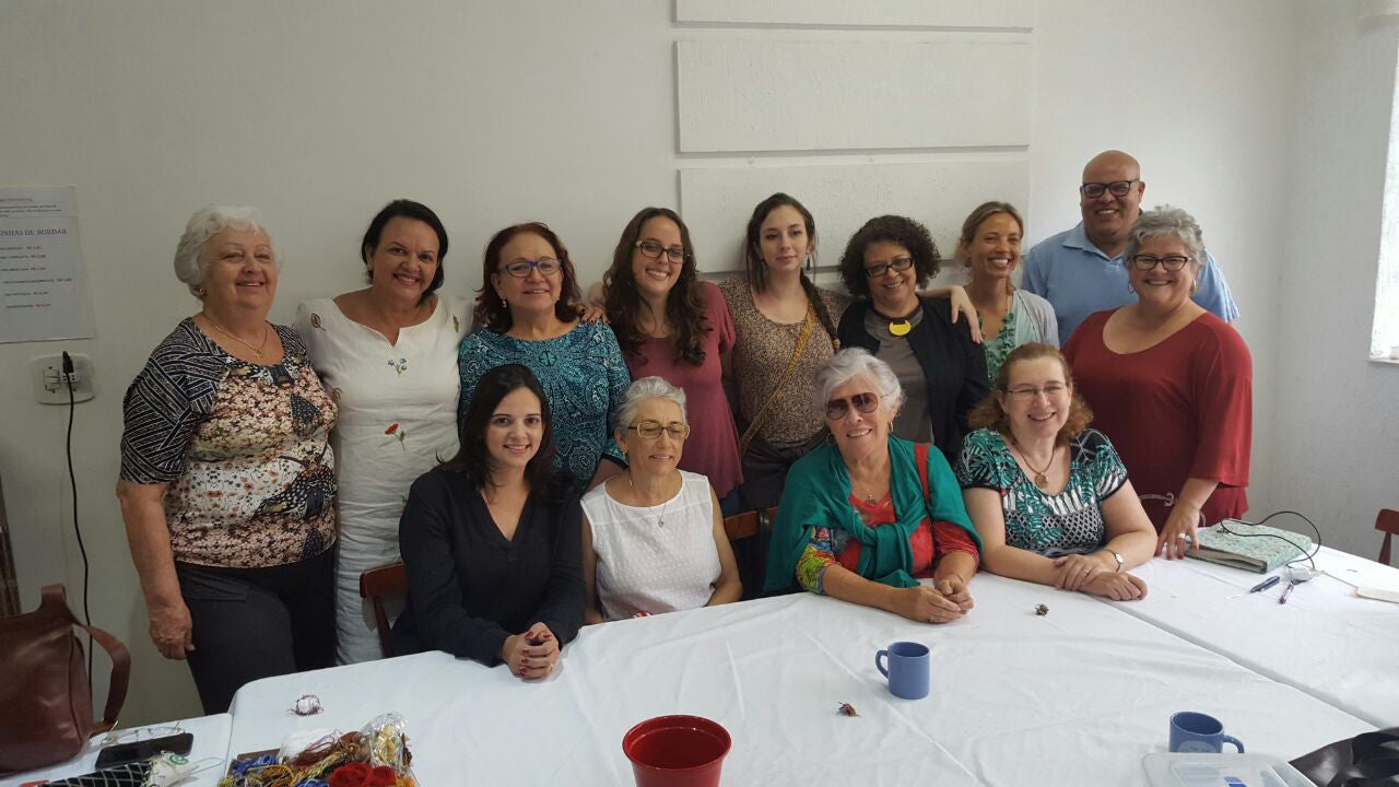 Oficina de bordados com o Grupo Matizes Dumont no Charms Ateliê em São Paulo