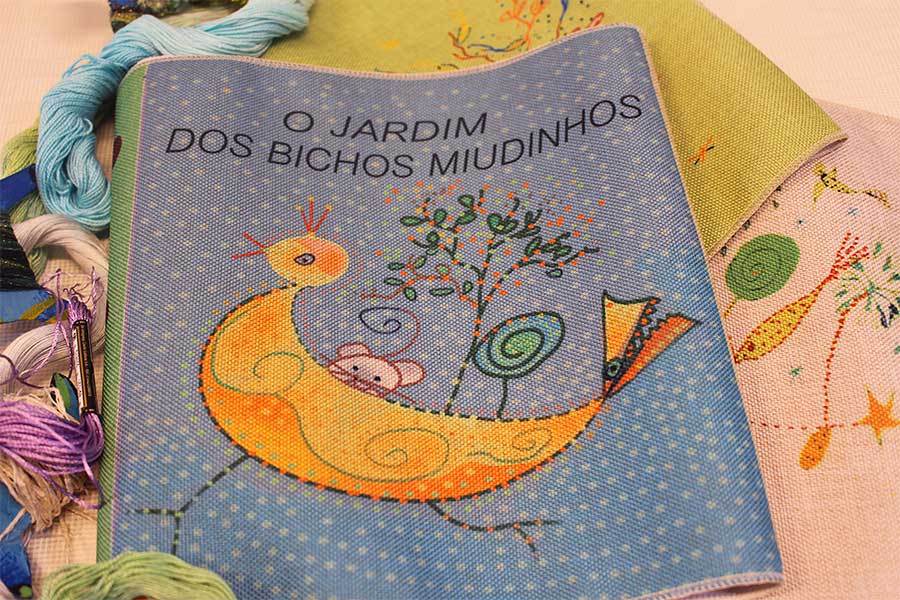 Livro de pano para bordar - O jardim dos bichos miudinhos