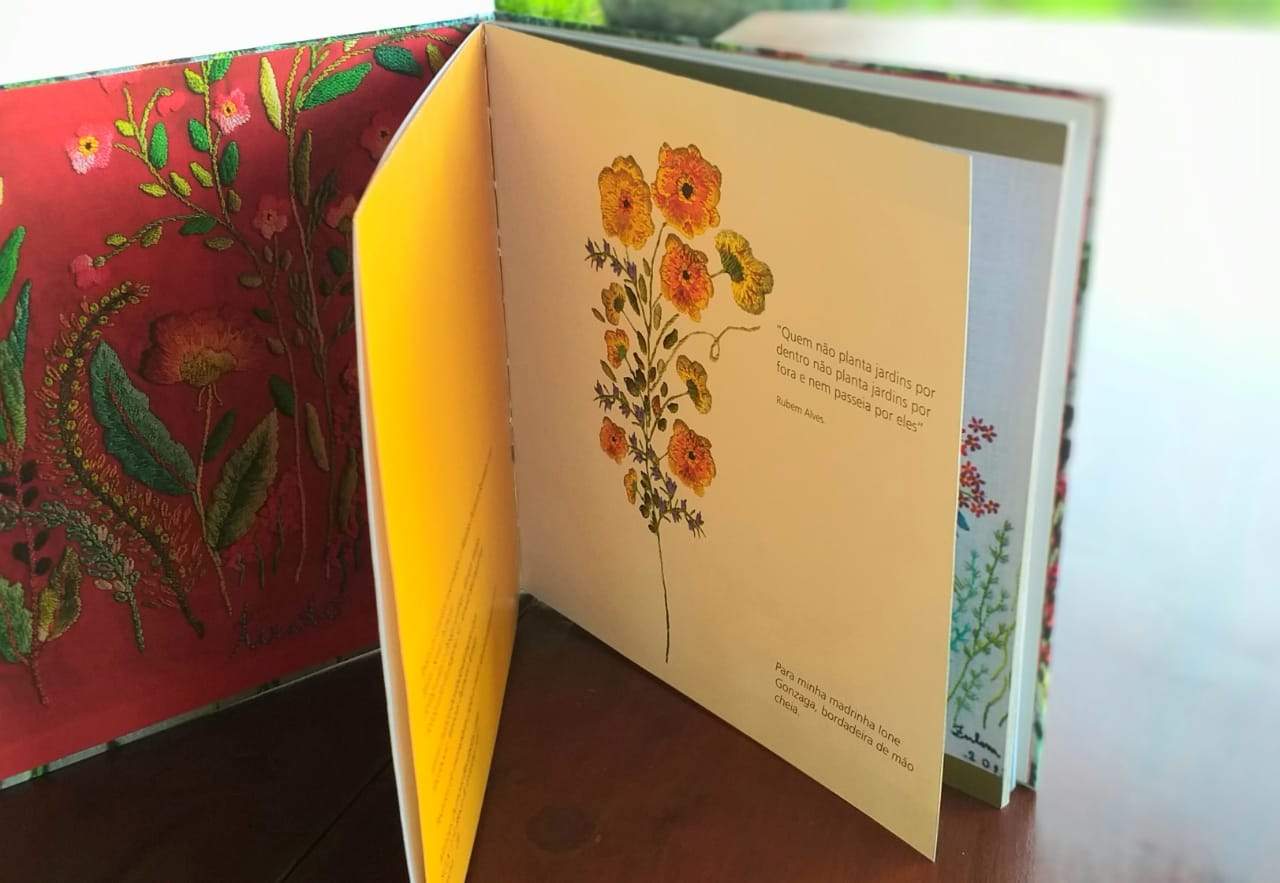 Livro - O Particular Jardim de Antônia