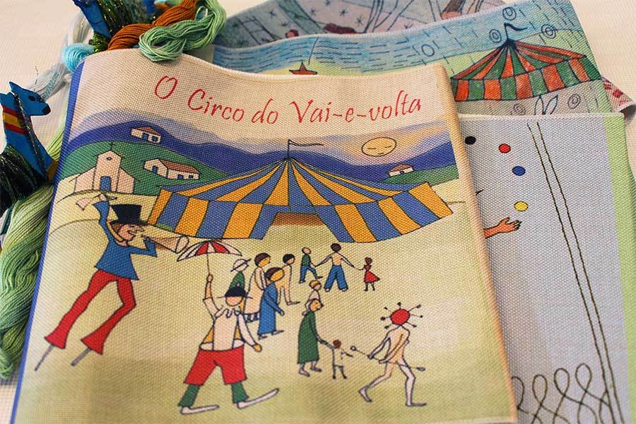 Livro de pano para bordar - O circo do vai e volta