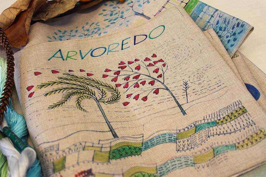 Livro de pano para bordar - Arvoredo