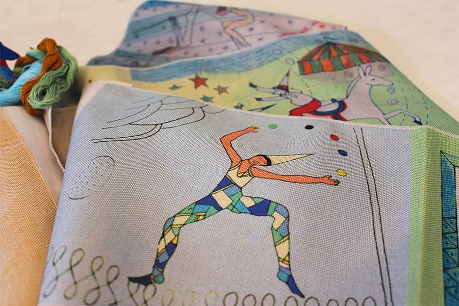 Livro de pano para bordar - O circo do vai e volta